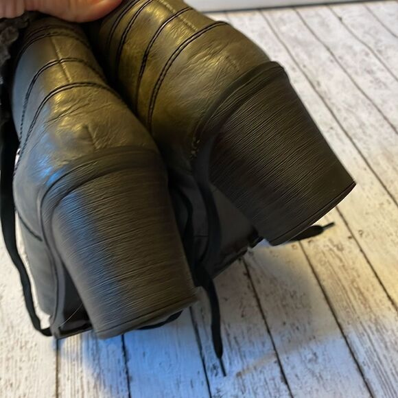 MUDD Ridge Grey Fur Trim Chunky Heel Lug Sole Ankle Boots size 9.5 - Picture 4 of 6